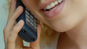 Zwischen den Zeilen: Umgang mit heimlichen Telefonaten Ihres Partners